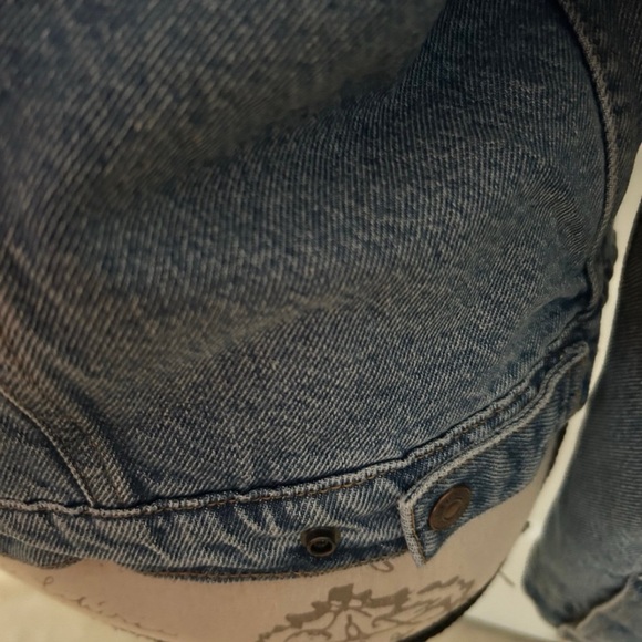 Levi Strauss Denim  Women’s Jacket with Sherpa Interior - Picture 8 of 11